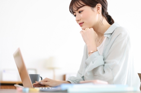 最新のAIカリキュラムを好きな時間にオンライン学習